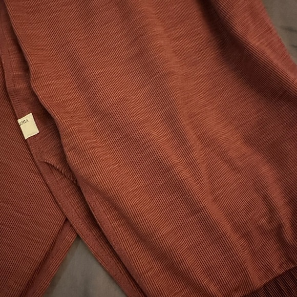 Vuori ribbed mauve joggers and sports bra set - Picture 4 of 6